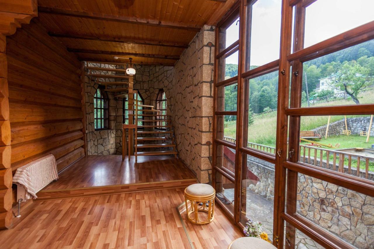 Альпина Hotel Yaremche Exterior photo